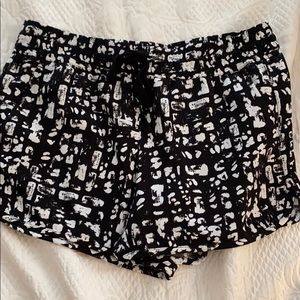 Banana Republic black and white soft shorts XS